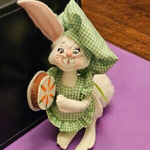 Annalee Chef Bunny Holding Carrot Cake. 8" tall by 5". Wearing Green Gingham